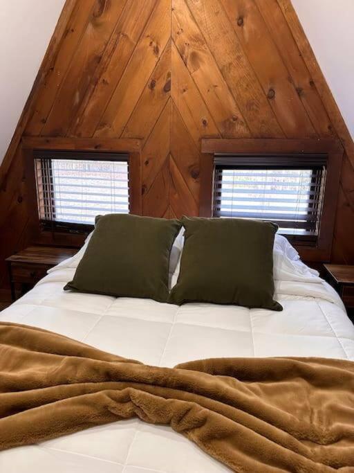 New! Cozy & Modern A-frame In The Woods W/hot Tub Chalet *