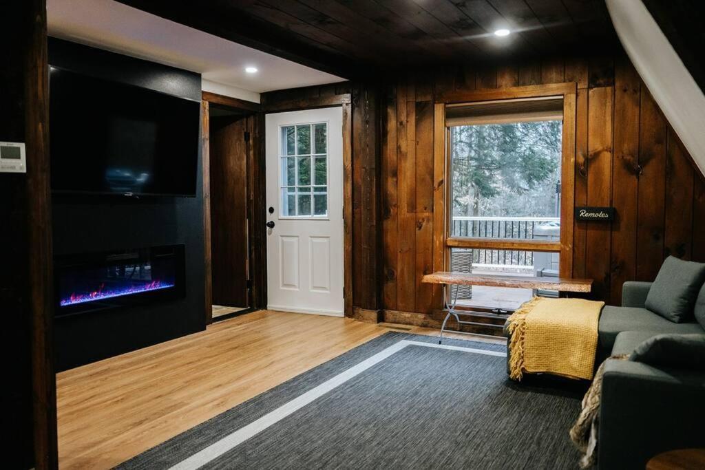 New! Cozy & Modern A-frame In The Woods W/hot Tub Chalet
